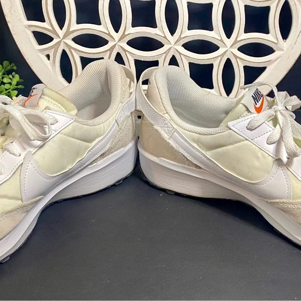 Men’s Nike Waffle Cream‎ and White Sneakers
